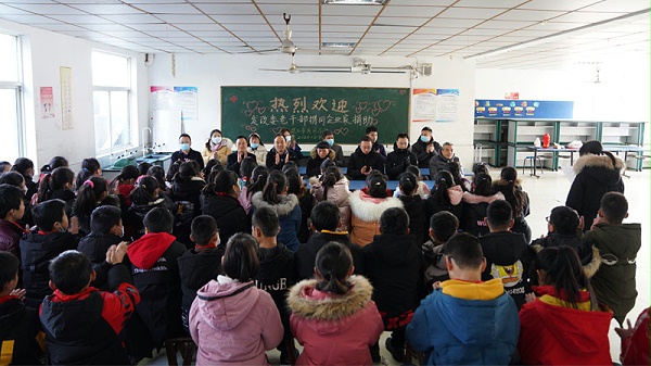 Betway必威App体育送温暖走进民乐小学