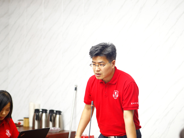 <i style='color:red'>牛商</i>争霸赛战狼队学习-苗总讲话
